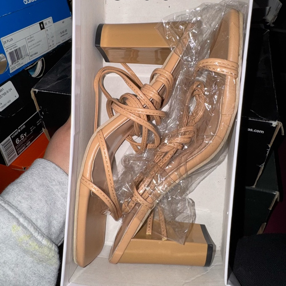 Source Unknown Tan Strappy Heels
